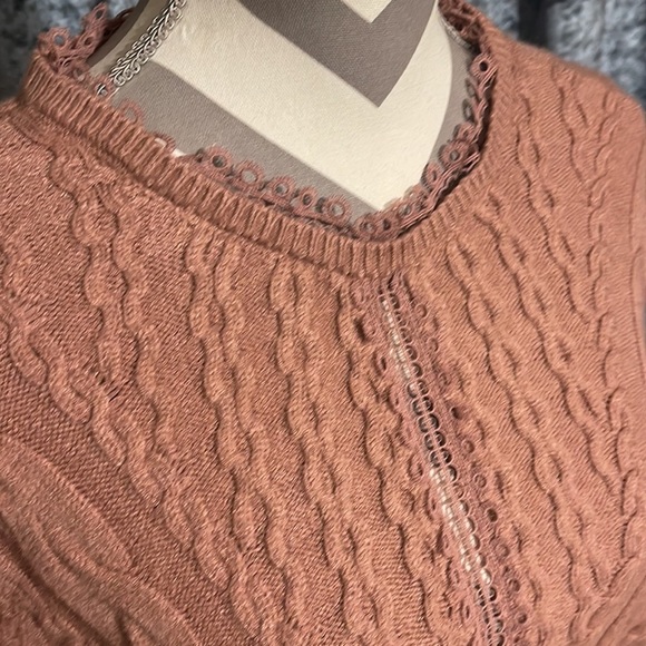 Express Pretty Pink Sweater w/ Detailed Neckline & Front Knit Pattern - Large - Picture 5 of 8